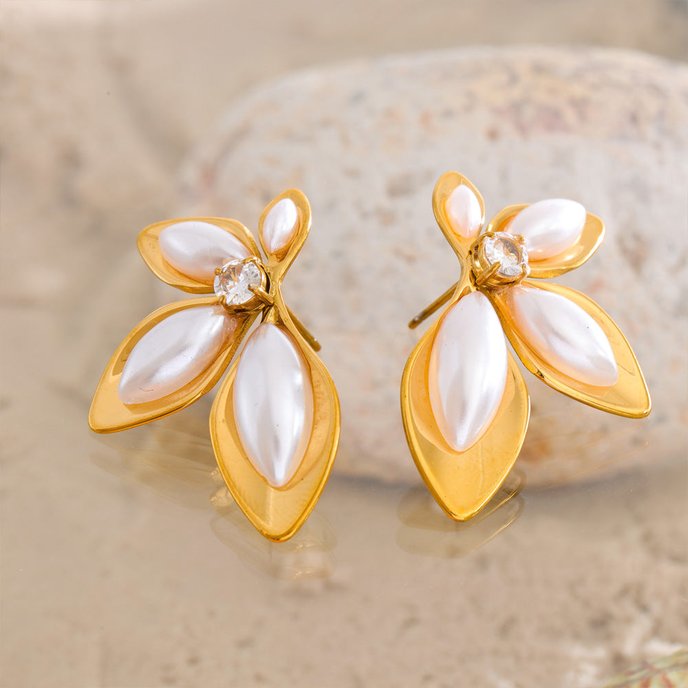 Sara Bloom Pearl Stud Earrings