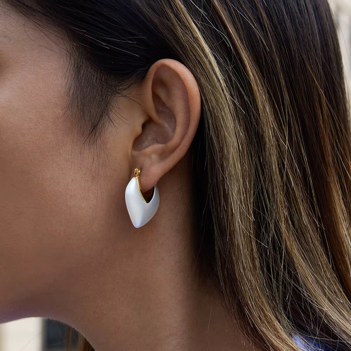 Ivory Heart Curve Earrings