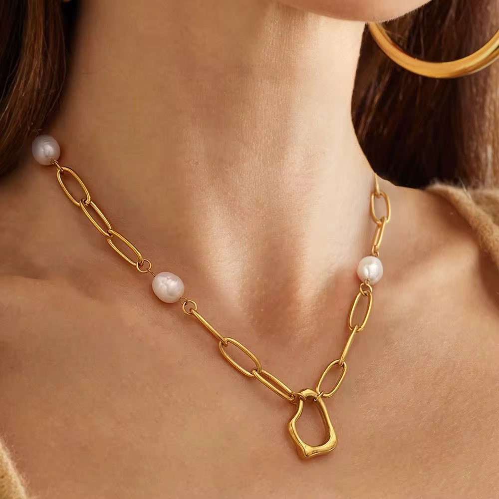 Sara Covenant Pearl Chain Necklace Set