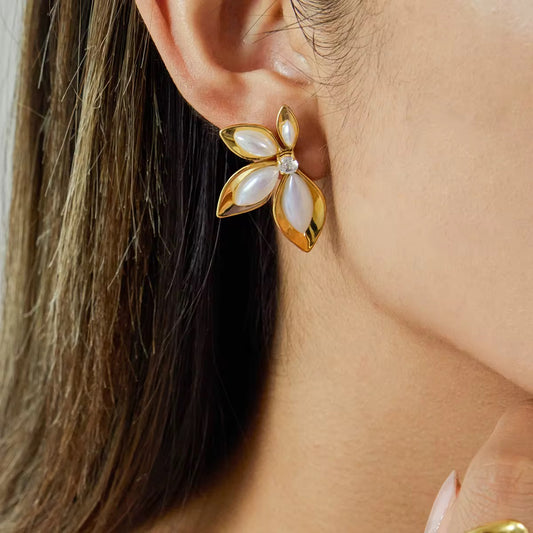 Sara Bloom Pearl Stud Earrings